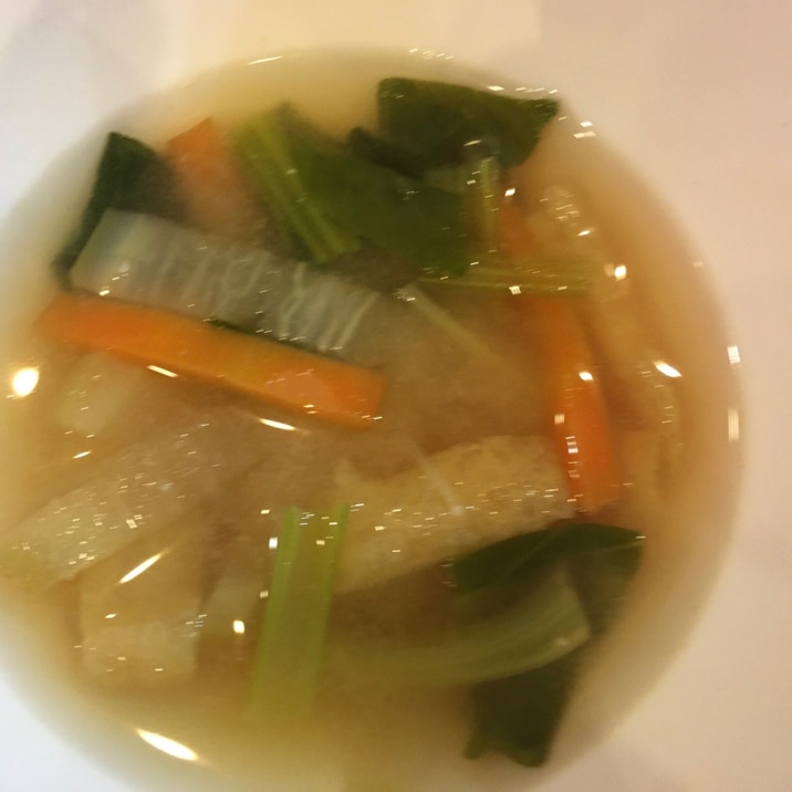 小松菜と人参と油揚げと大根の味噌汁